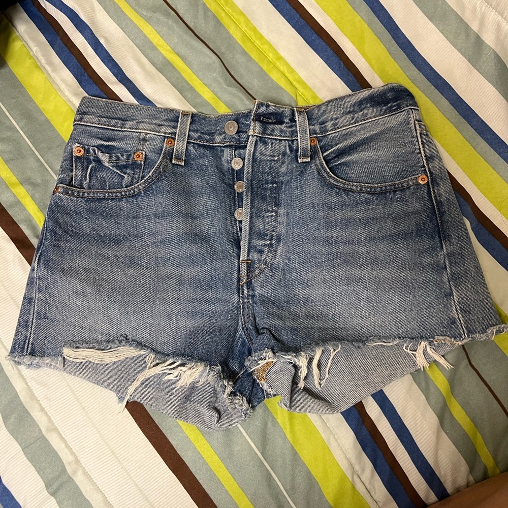 Levi’s Medium Wash High Waisted Jean Short